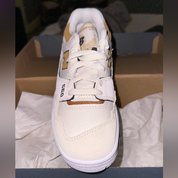 New Balance 550’s Limited Edition Color. BRAND NEW IN BOX - Picture 2 of 3